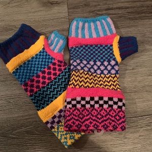 NWT Colorful retro patterned mittens